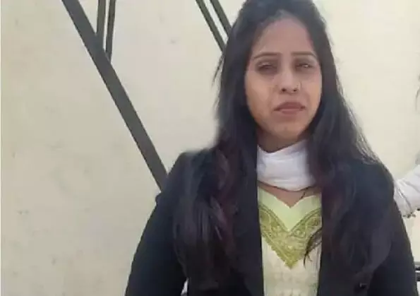 जिमखाना क्लब के बाथरूम में जिंदा जली युवती- फोन पर कर रही थी बात जिमखाना क्लब के बाथरूम में जिंदा जली युवती- फोन पर कर रही थी बात