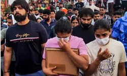 साक्षी के बाद अब बजरंग पूनिया और विनेश फोगाट भी नौकरी पर लौटी साक्षी के बाद अब बजरंग पूनिया और विनेश फोगाट भी नौकरी पर लौटी