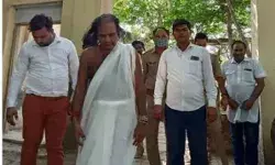 संत का बड़ा ऐलान- तुम तलवार रखो, लाइसेंस हम देंगे