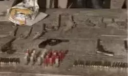 अतीक के शूटर की निशानदेही पर मिला शस्त्रों, कारतूस व बमों का जखीरा अतीक के शूटर की निशानदेही पर मिला शस्त्रों, कारतूस व बमों का जखीरा