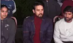 खेल मंत्री से मुलाकात करने पहुंचे पहलवान- राकेश टिकैत भी मौजूद खेल मंत्री से मुलाकात करने पहुंचे पहलवान- राकेश टिकैत भी मौजूद