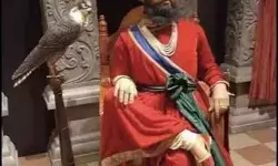 शॉपिंग मॉल में लगाई गुरु गोविंद सिंह की मूर्ति- शुरू हो गया अब विवाद