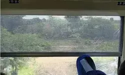 उपद्रवियों का वंदे भारत ट्रेन पर हमला- पथराव कर चटकाए शीशे उपद्रवियों का वंदे भारत ट्रेन पर हमला- पथराव कर चटकाए शीशे