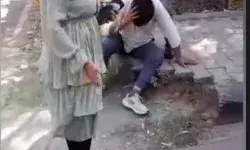 अश्लील कमेंट पड़ा भारी- नॉनस्टॉप चप्पल बरसते ही बहन नजर आई लडकी