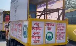 सड़क का इलाज करेगी एंबुलेंस- हरी झंडी दिखाकर महापौर ने किया रवाना सड़क का इलाज करेगी एंबुलेंस- हरी झंडी दिखाकर महापौर ने किया रवाना