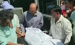 लखनऊ से पैतृक गांव पहुंचा संजीव जीवा का शव- गांव की गलियों में.. लखनऊ से पैतृक गांव पहुंचा संजीव जीवा का शव- गांव की गलियों में..