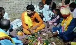 खुद लाए एक साड़ी जयमाला के बाद मांगी बुलेट दुल्हन ने दूल्हे को लगाई.. खुद लाए एक साड़ी जयमाला के बाद मांगी बुलेट दुल्हन ने दूल्हे को लगाई..