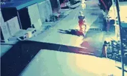 भाजपा एमएलए के घर बम से हमला- ब्लास्ट होते ही जमीन में हुआ.. भाजपा एमएलए के घर बम से हमला- ब्लास्ट होते ही जमीन में हुआ..