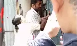 चलती बस में बच्ची के साथ छेड़खानी पड़ी भारी- मार खाने के बाद भेजा.. चलती बस में बच्ची के साथ छेड़खानी पड़ी भारी- मार खाने के बाद भेजा..
