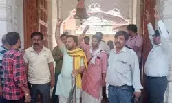 चंडी मंदिर में नमाज पढ़े जाने को लेकर हंगामा- पुलिस फोर्स की तैनात चंडी मंदिर में नमाज पढ़े जाने को लेकर हंगामा- पुलिस फोर्स की तैनात