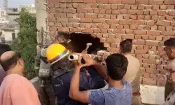 घर में लगी आग ले गई मां बेटी की जान- दीवार तोड़कर बचाए 8 लोग घर में लगी आग ले गई मां बेटी की जान- दीवार तोड़कर बचाए 8 लोग