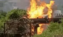 एक्सप्रेस वे पर केमिकल टैंकर में लगी आग धमाकों से दहला इलाका एक्सप्रेस वे पर केमिकल टैंकर में लगी आग धमाकों से दहला इलाका