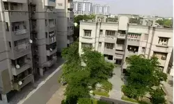 सोसाइटी में जारी हुआ ड्रेस कोड- महिलाएं पुरुष नहीं पहन सकेंगे नाइटी... सोसाइटी में जारी हुआ ड्रेस कोड- महिलाएं पुरुष नहीं पहन सकेंगे नाइटी...