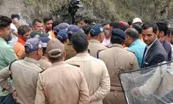 पुरोला में तनावपूर्ण हालात- महापंचायत में जाने पर अड़े लोगों की पुलिस.. पुरोला में तनावपूर्ण हालात- महापंचायत में जाने पर अड़े लोगों की पुलिस..