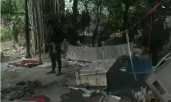 हिंसा का नंगा नाच- केंद्रीय मंत्री का घर आग के हवाले कर गाड़ियां फूंकी हिंसा का नंगा नाच- केंद्रीय मंत्री का घर आग के हवाले कर गाड़ियां फूंकी