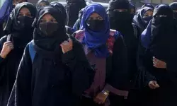 अब यहां भी बुर्का विवाद- परीक्षा देने के लिए उतारने पड़े बुर्के...