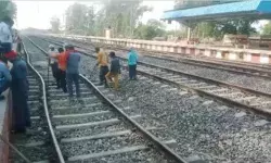 गर्मी से बेहाल हुई रेल पटरी पिघलकर फैली- ट्रेन भी गई गुजर-टला हादसा