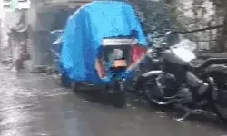 बिपरजॉय का असर- नोएडा गाजियाबाद में तेज बारिश- खूब चली हवाएं बिपरजॉय का असर- नोएडा गाजियाबाद में तेज बारिश- खूब चली हवाएं