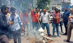 आदिपुरुष विरोध की अब जिले में एंट्री- फूंका सेंसर बोर्ड का पुतला आदिपुरुष विरोध की अब जिले में एंट्री- फूंका सेंसर बोर्ड का पुतला