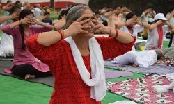 आर्य एकेडमी इंटरनेशनल स्कूल में मनाया गया योग दिवस- प्रसाद का हुआ वितरण