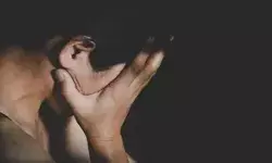 आदमी है या हैवान- पत्नी को बेहोश कर दूसरों से करवाता था रेप- अब तक... आदमी है या हैवान- पत्नी को बेहोश कर दूसरों से करवाता था रेप- अब तक...