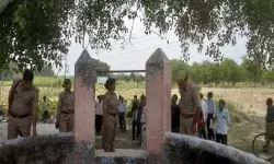 साथ नहीं ले जाने से नाराज महिला ने 3 बच्चों संग कुएं में लगाई.... साथ नहीं ले जाने से नाराज महिला ने 3 बच्चों संग कुएं में लगाई....