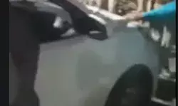 घर के बाहर बैठी महिला को कार ने हवा में उडाकर नाले में फेंका