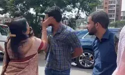 बीजेपी एमएलए ने जड़ा ऐसा झापड़- इंजीनियर के गाल पर सीके पापड़ बीजेपी एमएलए ने जड़ा ऐसा झापड़- इंजीनियर के गाल पर सीके पापड़