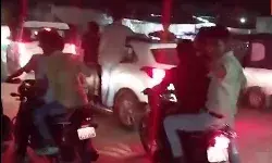 भारत सरकार लिखी कारों से स्टंट- पुलिस ने ऐसे सिखाया सबक भारत सरकार लिखी कारों से स्टंट- पुलिस ने ऐसे सिखाया सबक