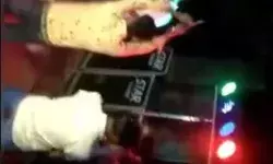 शादी समारोह में तमंचे पर डिस्को- डांस करते हुए फायर- अब पुलिस.. शादी समारोह में तमंचे पर डिस्को- डांस करते हुए फायर- अब पुलिस..