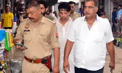 नकली नोटों का सौदागर निकला सर्राफ- ढाई लाख की नोट बरामद नकली नोटों का सौदागर निकला सर्राफ- ढाई लाख की नोट बरामद