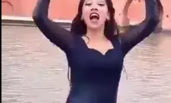 अयोध्या में युवती ने रील के लिए सरयू में नहाते हुए पानी में ऐसे लगाई आग