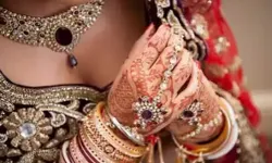 घोड़ी चढा दूल्हा दरवाजे पर करता रहा इंतजार- पार्लर गई दुल्हन फरार