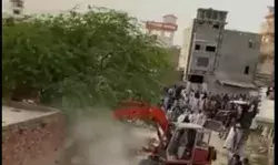 हिंदू नेता के मकान पर चला बुलडोजर- पैतृक आवास नेस्तनाबूद