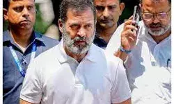 काफिला लेकर पहुंचे राहुल गांधी को पुलिस ने रोका- मौके पर गहमागहमी