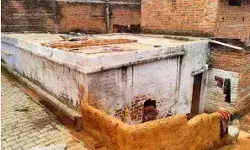 मायके से बुलाई पत्नी का सिर धड़ से अलग कर पति ने की हत्या