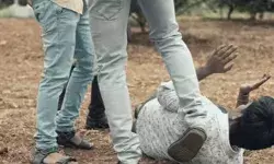 गया था प्रेमिका से मिलने- लग गया परिजनों के हाथ- कर दिया ऐसा हाल गया था प्रेमिका से मिलने- लग गया परिजनों के हाथ- कर दिया ऐसा हाल