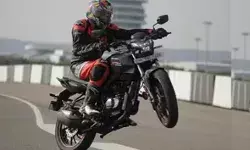 आज और कल खरीद ले बाइक- अन्यथा जेब करनी होगी और ढीली आज और कल खरीद ले बाइक- अन्यथा जेब करनी होगी और ढीली