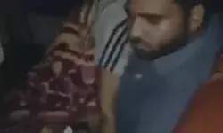 निर्लज्जता की हदें पार- महिला यात्री ने बस में कंडक्टर से बनाए संबंध निर्लज्जता की हदें पार- महिला यात्री ने बस में कंडक्टर से बनाए संबंध