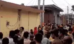 जल्लाद बना बाप बेटे को गंडासे से काटकर खुद फांसी पर झूला- पत्नी.. जल्लाद बना बाप बेटे को गंडासे से काटकर खुद फांसी पर झूला- पत्नी..