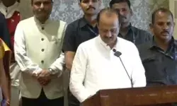 कर दिया महाखेला-चाचा सोते रहे भतीजे ने ले ली डिप्टी सीएम की शपथ कर दिया महाखेला-चाचा सोते रहे भतीजे ने ले ली डिप्टी सीएम की शपथ