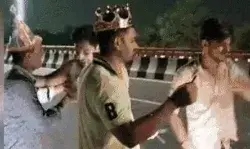 कार की बोनट पर काटा केक- जमकर किया डांस व आतिशबाजी- अब 4..