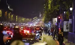 हिंसक हुई भीड़ ने मेयर के घर में कार घुसाकर लगाई आग- बीवी बच्चे घायल