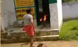 बन रहा था मिड डे मील- रसोई घर में लगी आग रसोईया का हुआ ऐसा हाल बन रहा था मिड डे मील- रसोई घर में लगी आग रसोईया का हुआ ऐसा हाल