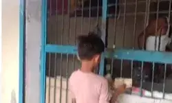 बच्चों को बेची जा रही शराब- ठेके से बचपन खरीदकर ले जाया दारू