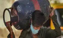 सावन के पहले दिन महंगाई का झटका- गैस सिलेंडर की कीमतों में बढ़ोतरी