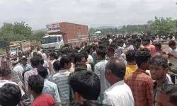 हाईवे पर हुआ भीषण हादसा होटल में घुसा कंटेनर 12 लोगों की मौत हाईवे पर हुआ भीषण हादसा होटल में घुसा कंटेनर 12 लोगों की मौत