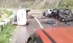 पहाड़ों से बरसे पत्थरों से 3 सेकंड में कारें बनी डिब्बा- 2 की मौत पहाड़ों से बरसे पत्थरों से 3 सेकंड में कारें बनी डिब्बा- 2 की मौत