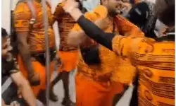 दिल्ली मेट्रो में अब कांवड़ियों का धमाल- भोलेनाथ के गाने पर जमकर..