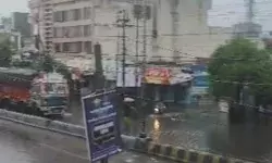 रात से हो रही बारिश ने मचाया कोहराम- पानी ने घर दुकानों में जमाया डेरा